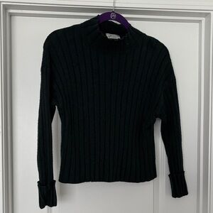 Green Cowl Neck Sweater with Ribbed Pattern